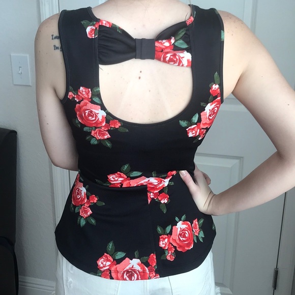 NWOT Forever 21 Rose Top - Picture 2 of 7